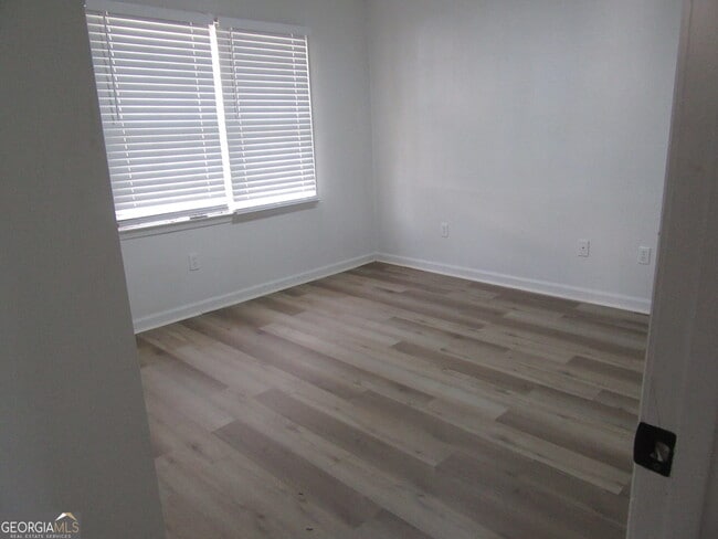 Building Photo - 613 Windsor Dr SE