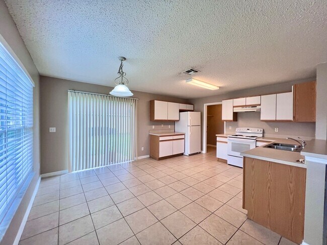 Building Photo - Waterford Chase-Osprey Ridge Community 3 B...