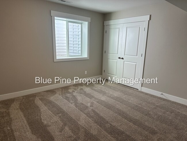 Building Photo - 3881 E Hemlock Ln