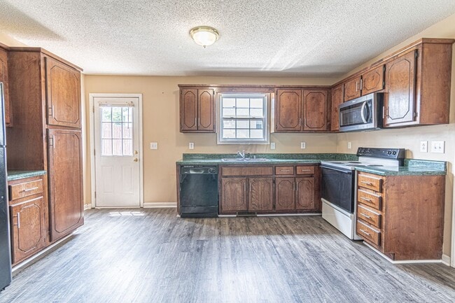 Building Photo - Coming Soon,  Close to Post!