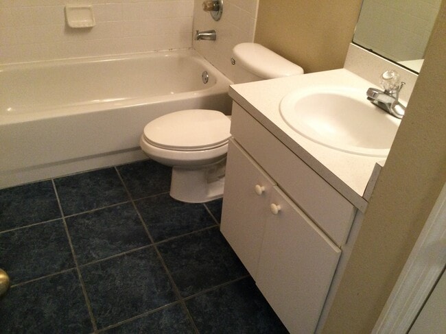 Building Photo - 2408 Groveway Dr