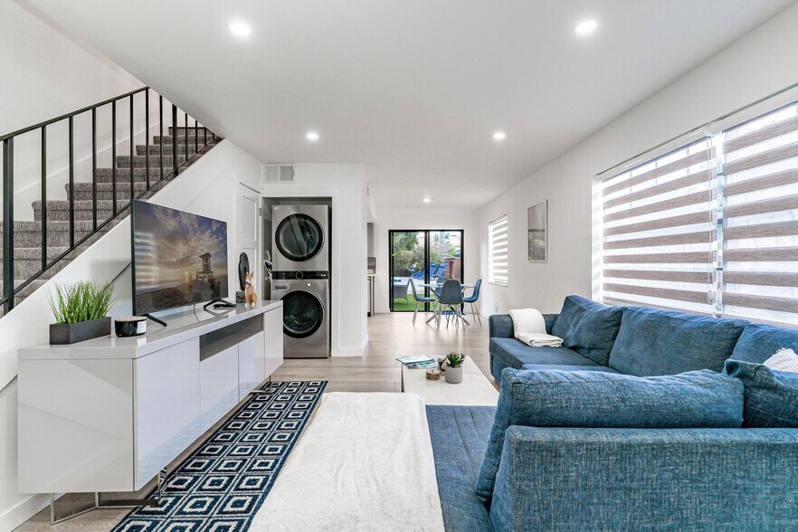 Building Photo - 807-809 Southwest 14th Court-SI FL2-ID1475657P