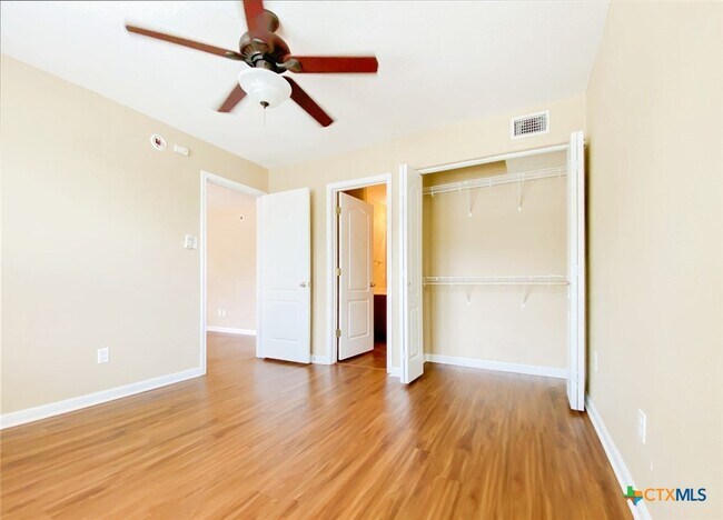 Building Photo - 118 Rush Haven