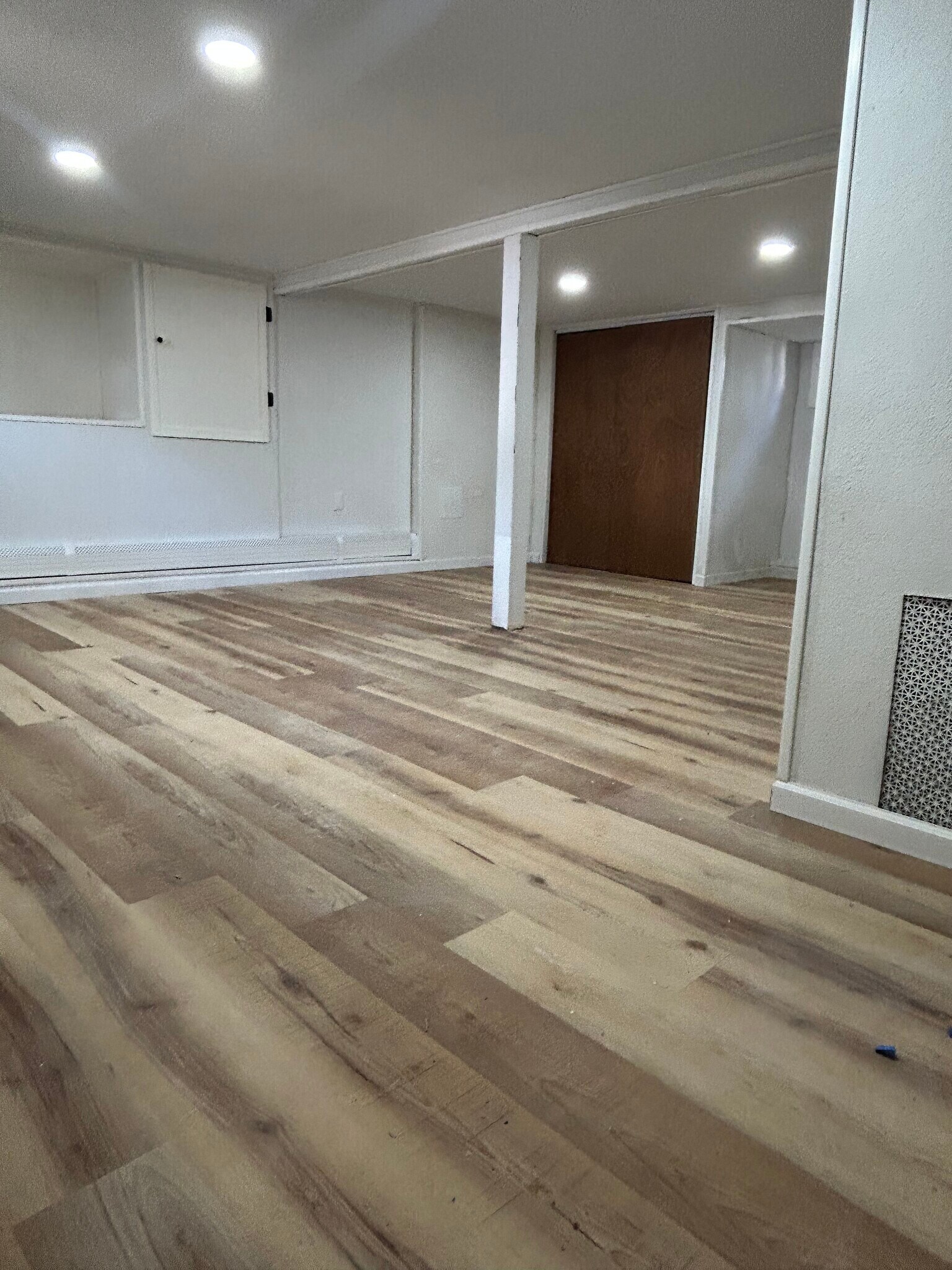 Building Photo - 17 E Meyran Ave