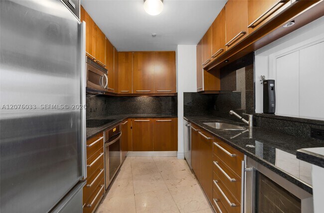 Building Photo - 901 Brickell Key Blvd