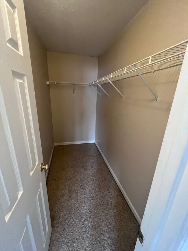 Building Photo - 3 Bedroom, 2.5 Bathroom Duplex