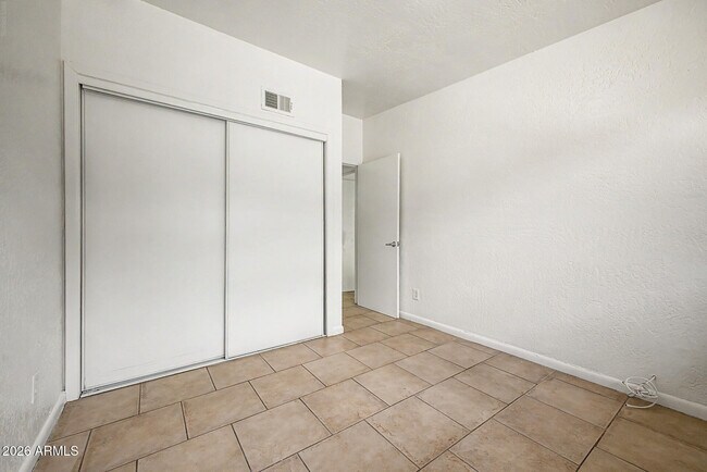 Building Photo - 7106 N 68th Ave