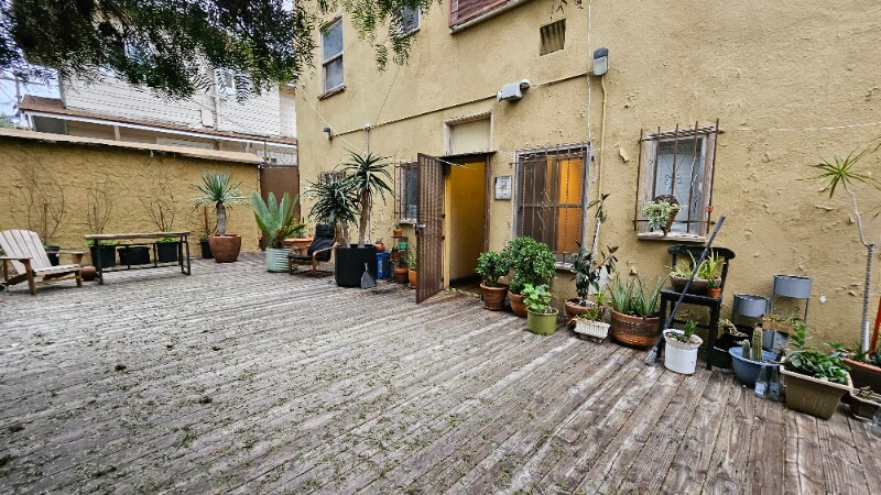 Building Photo - 1216 W Court St