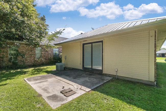 Building Photo - 142 Sandest Dr