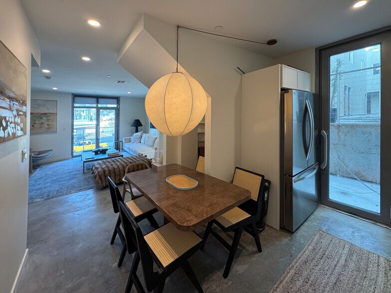 Building Photo - 4548 Huntington Dr S