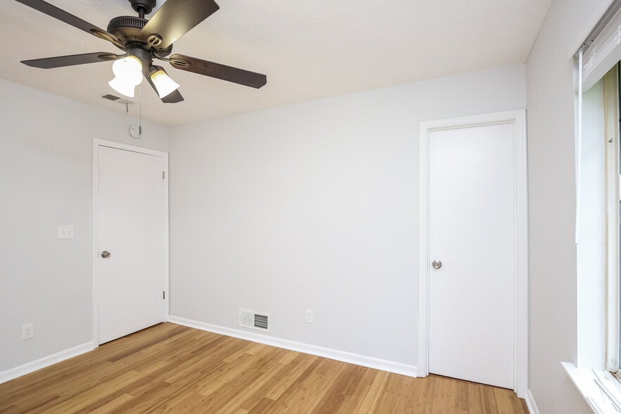 Building Photo - 1890 Lamplighter Way