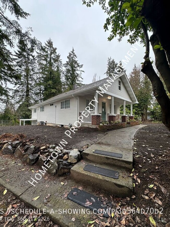 Building Photo - Remodeled 2 Bedroom Home - Available NOW!