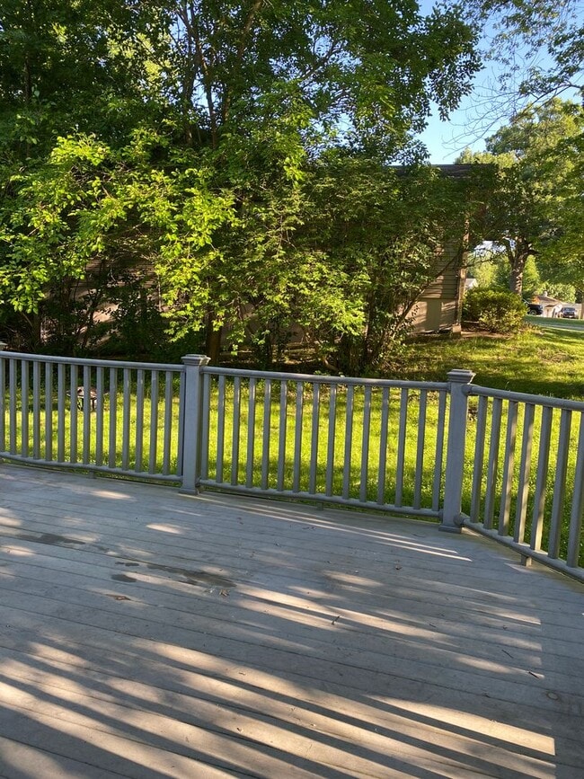 Building Photo - West side location 4br 2.5bth Finished Basement 2crg