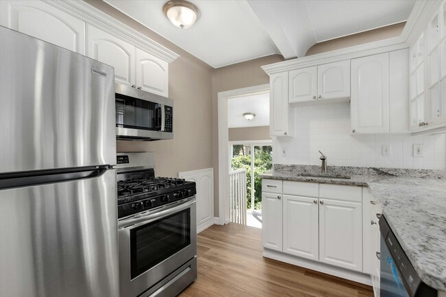 Building Photo - 712 Golf Ave