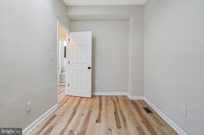 Building Photo - 705 N Milton Ave