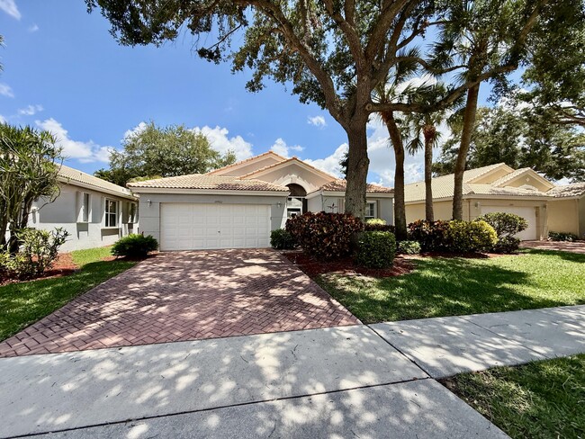 Building Photo - 10921 Royal Caribbean Cir