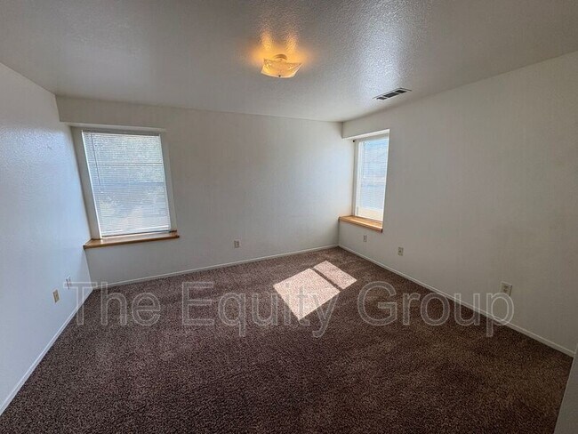 Building Photo - 2408 W Packwood Dr