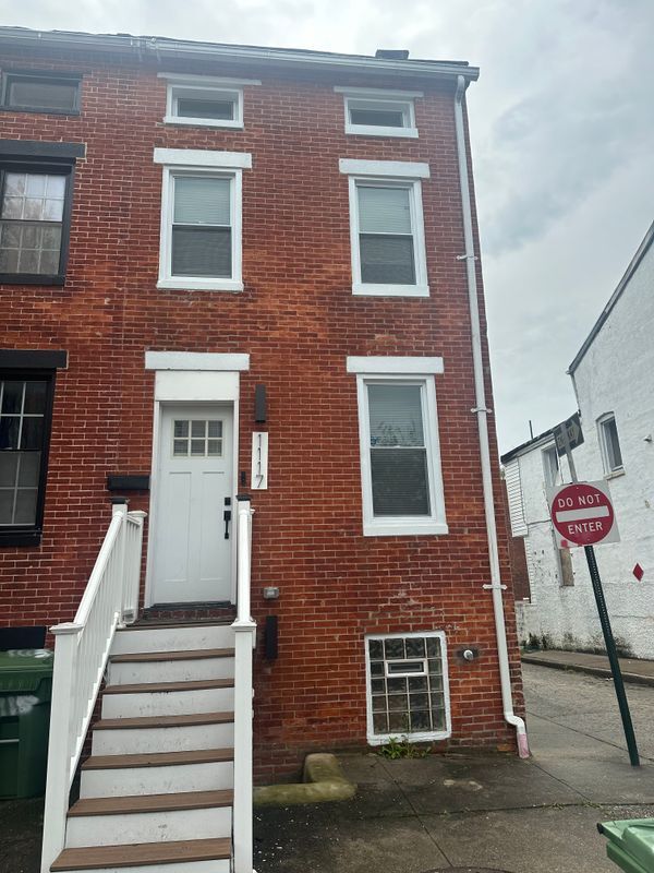 Primary Photo - 1117 W Lombard St