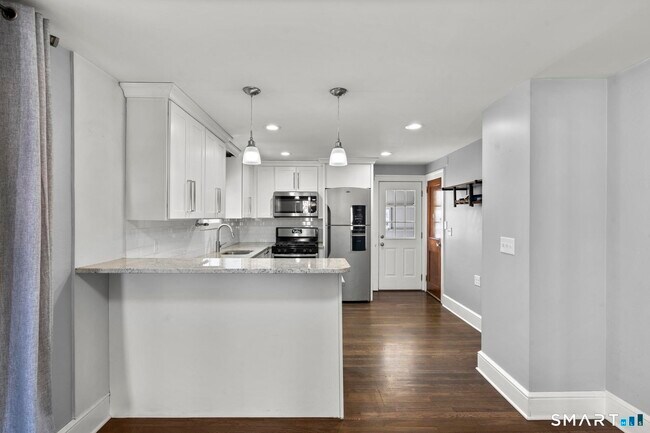 Building Photo - 28 Iver Ave