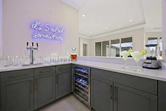 Building Photo - 5741 Beechnut Dr