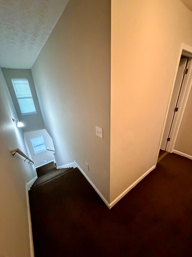 Building Photo - 6296 Ellenwood Dr