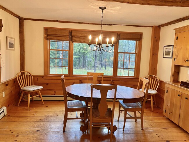 Building Photo - 867 Quaker St