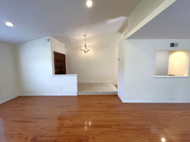 Building Photo - 904 Sky Meadow Pl