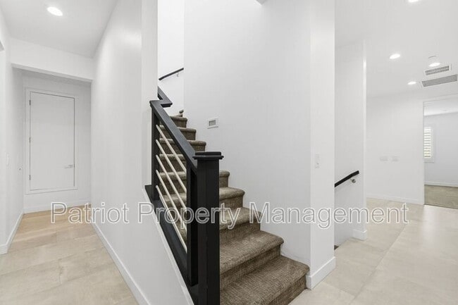 Building Photo - 7347 E Vista Bonita Dr