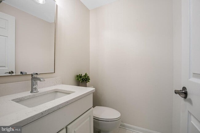 Building Photo - 5036 Greenhouse Terrace