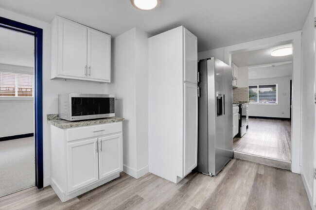 Building Photo - $2,850 - 3 Bed, 2 Bath Updated Home in Den...