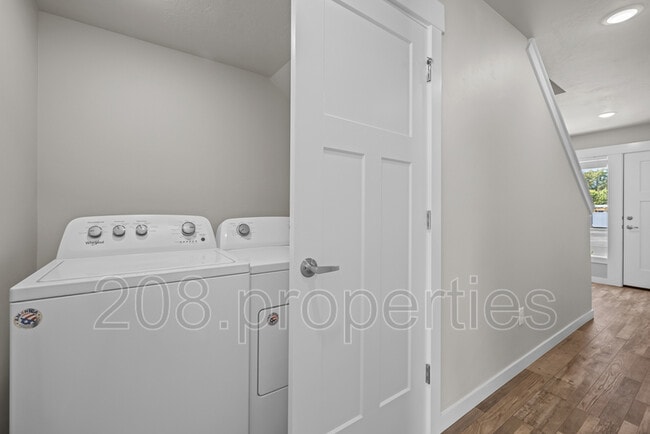 Building Photo - 435 2nd Ave N