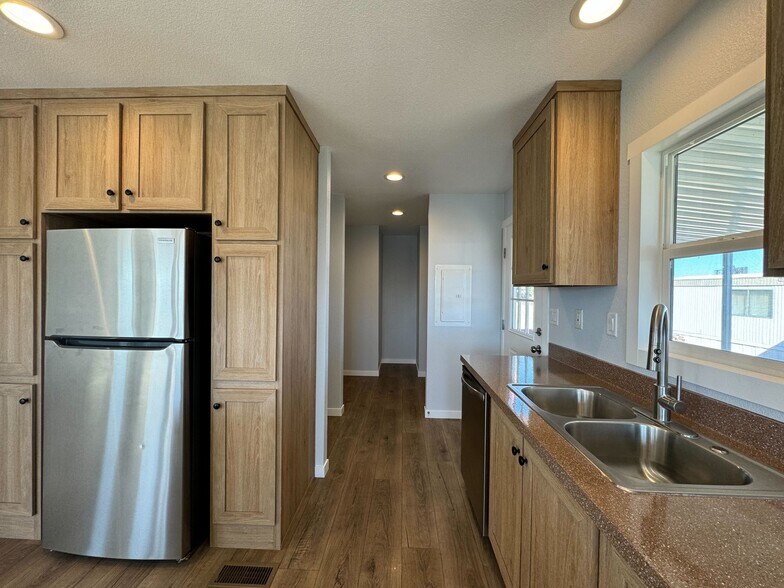 Building Photo - 2627 S Lamb Blvd