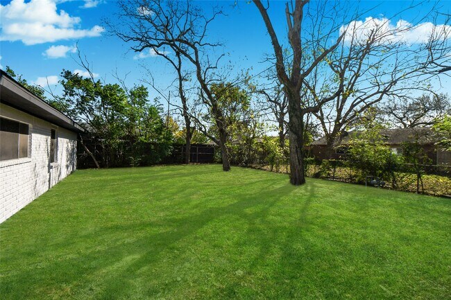 Building Photo - 3727 Prudence Dr