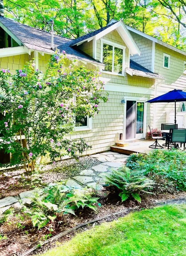 Building Photo - 239 Leonard Ct