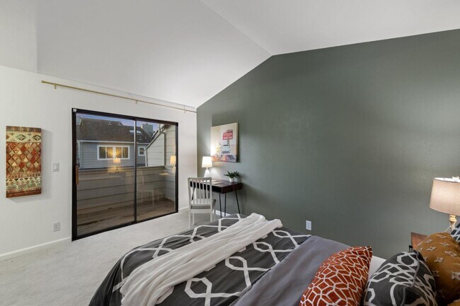Building Photo - 1545 Camden Village Cir