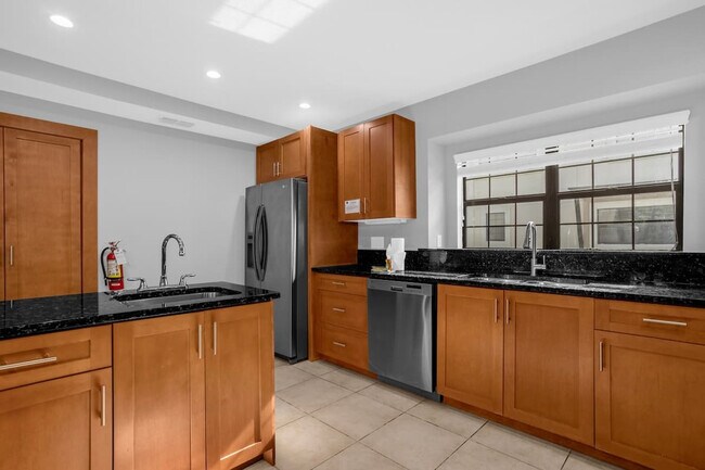 Building Photo - 14545 Damai Ln