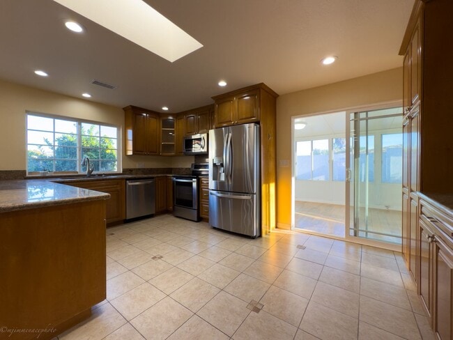 Building Photo - Beautiful 4 Bedroom, 3 Bath Home in Lemon ...