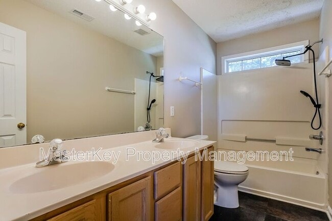 Building Photo - 105 Grandtree Ct