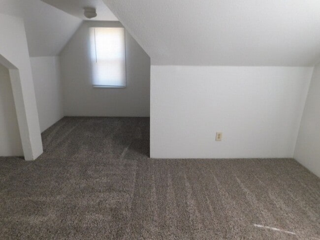 Building Photo - 1385 18th St NE