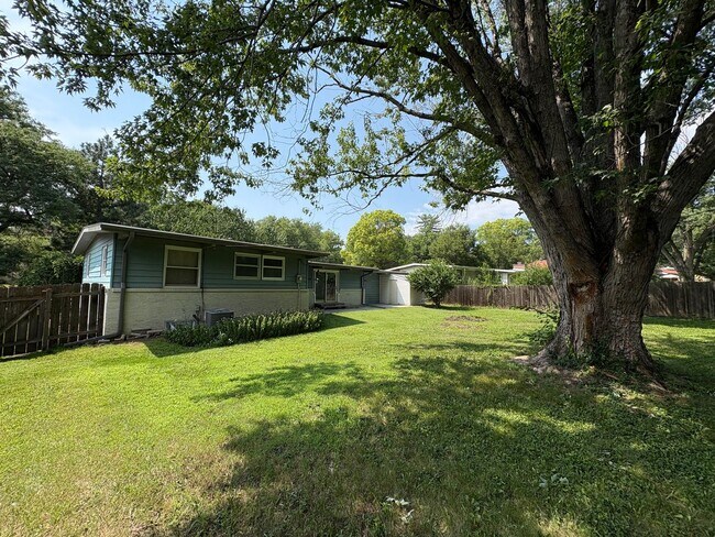 Building Photo - Spacious Home with Attached Garage & Fenced Backyard