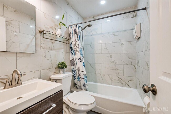 Building Photo - 9 Regent Ct