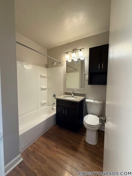 Building Photo - 9 Bronsdon St