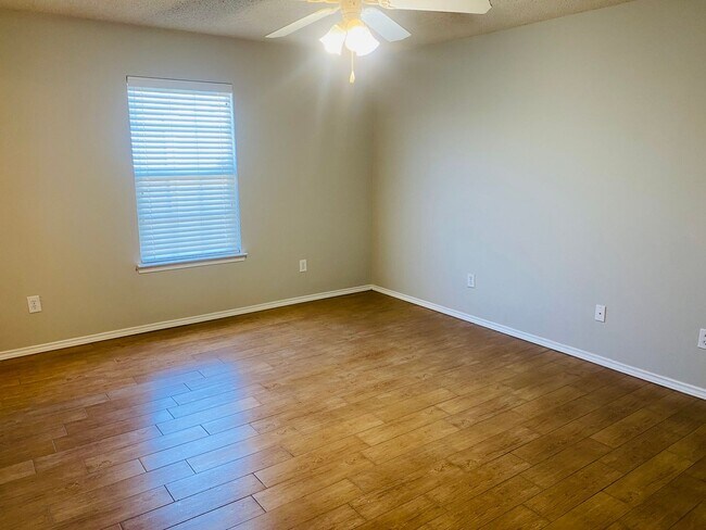Building Photo - 3 bed 2 bath Frenship ISD