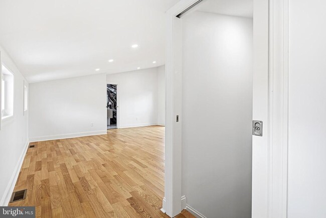 Building Photo - 321 S 3rd St