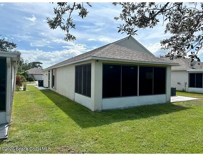 Building Photo - 2089 Redwood Cir