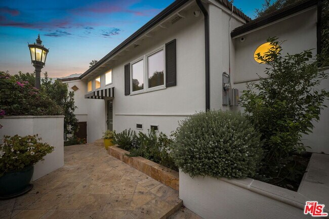 Building Photo - 2319 Outpost Dr