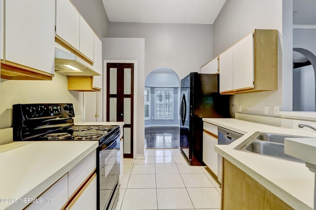 Building Photo - 13002 Viburnum Dr S