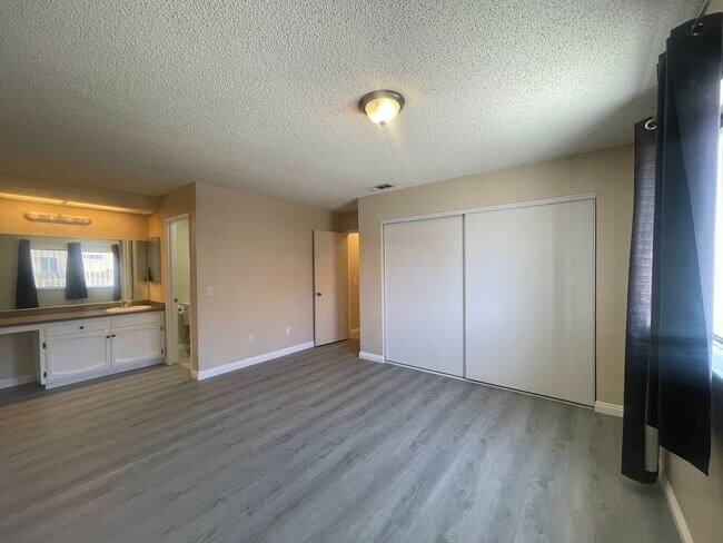 Building Photo - Victorville 4 Bedroom 2 Bathroom