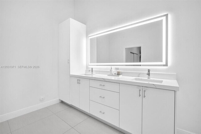 Building Photo - 2163 Bay Ct