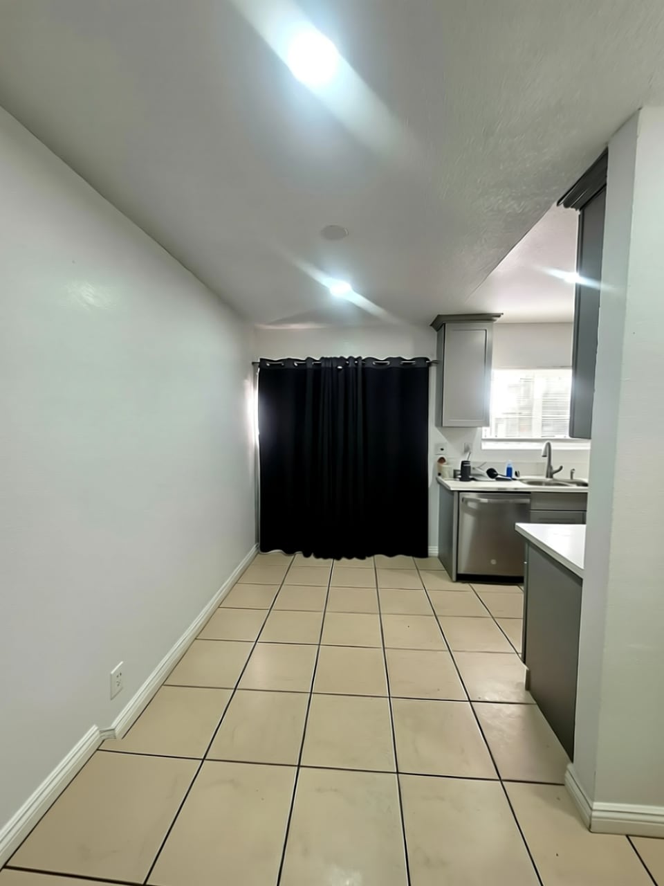 Building Photo - 931 Island Ave